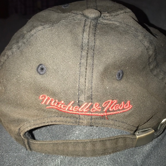 Mitchell & Ness Adjustable Bulls hat curved brim. - Picture 2 of 2